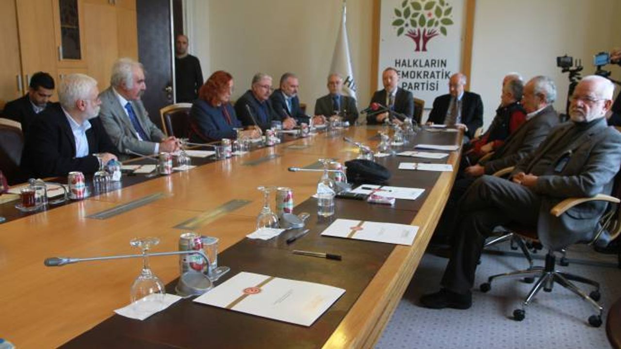 Aydın ve yazarlar, Meclis'te HDP Grubunu ziyaret etti