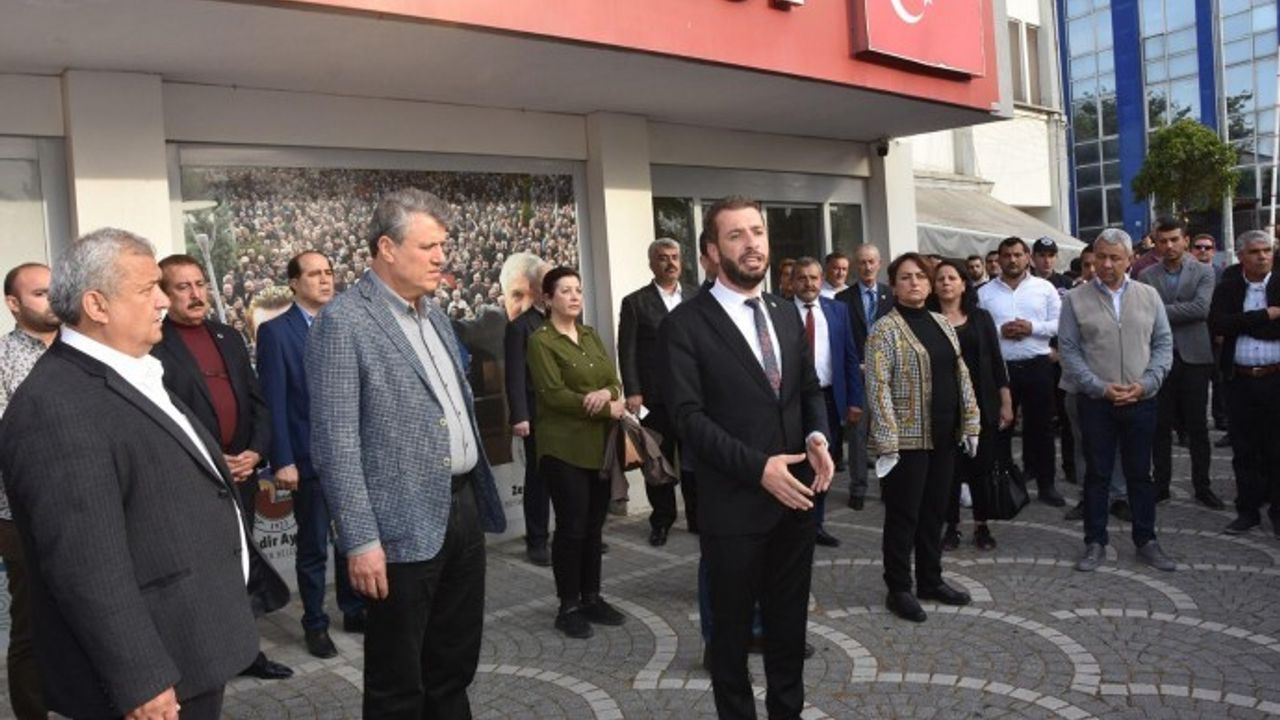 CHP'li Ceyhan Belediyesi Başkanı Kadir Aydar, 'Ben bu hukuksuz kararı Ceyhanlıların vicdanına bırakıyorum'