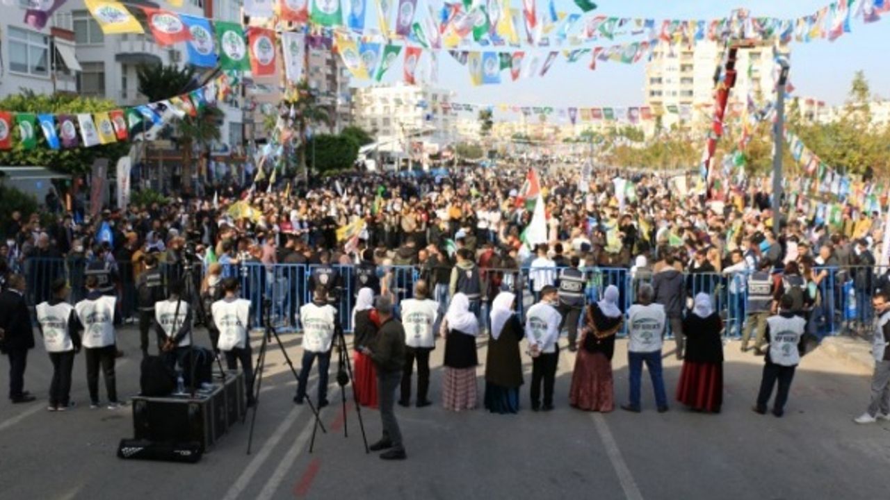 HDP’nin “Demokrasiye çağrı” mitingine halktan büyük ilgi