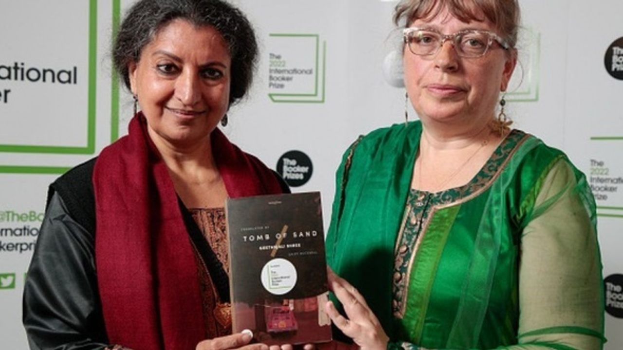 Geetanjali Shree: Booker Ödülü'nü kazanan ilk Hint yazar