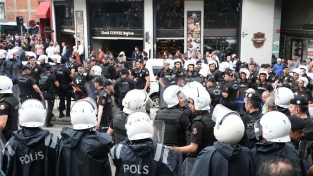 Kadıköy'de 46 gözaltı