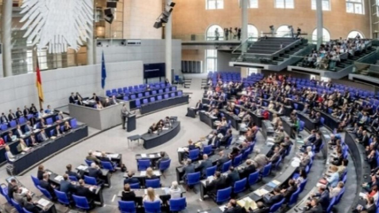 Alman Federal Meclisi Êzidi soykırımını resmen tanıdı