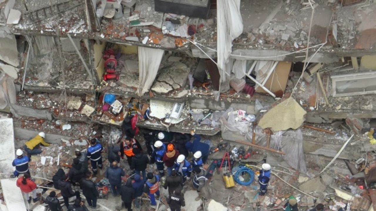 Maraş ve Antep'te şiddetli depremler: Çok sayıda ölü, binlerce kişi enkaz altında