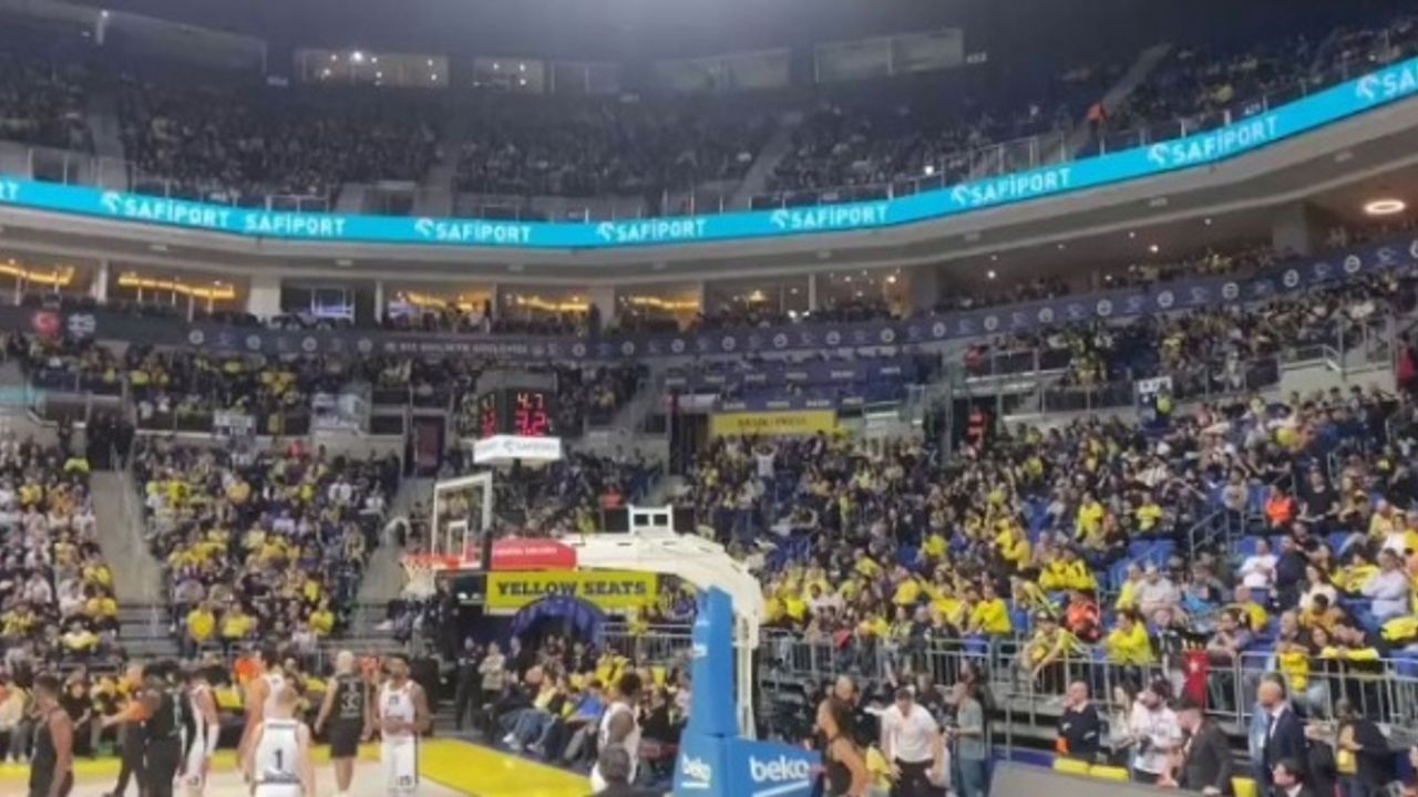 Fenerbahçe’nin basketbol maçında da ‘hükümet istifa’ sloganı