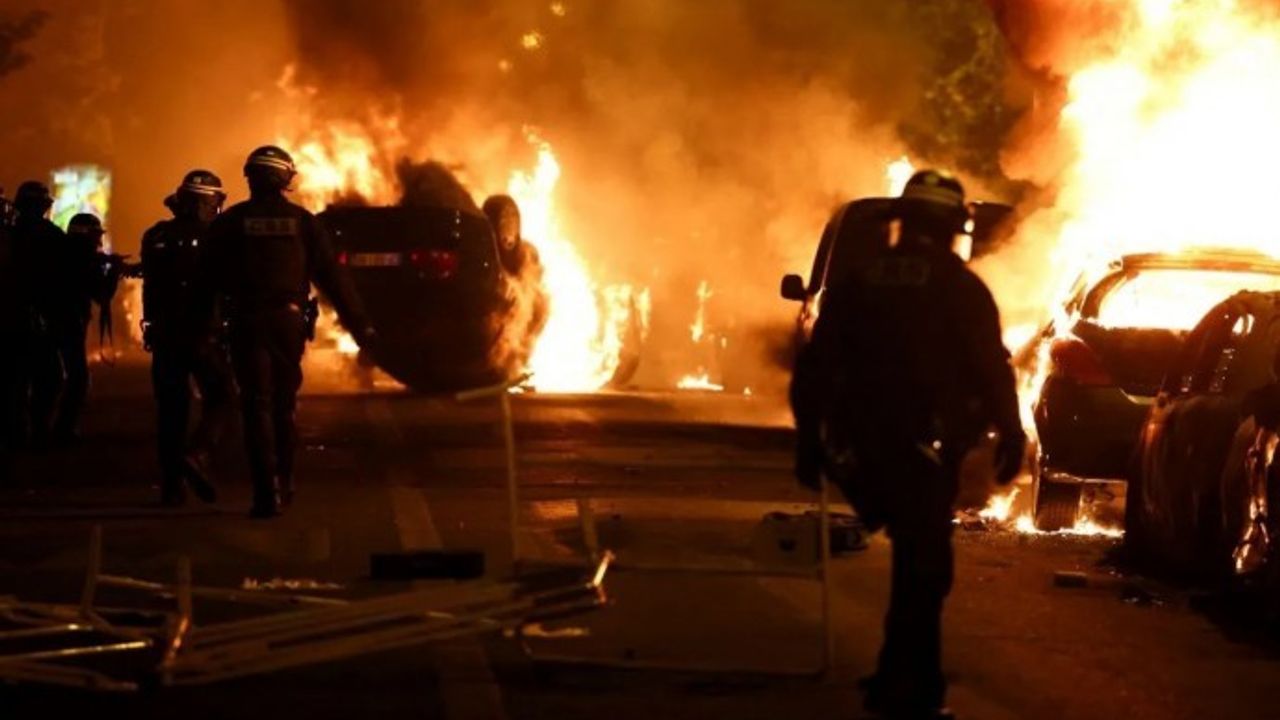 Fransa'da protestolar sürüyor: En az 150 gözaltı