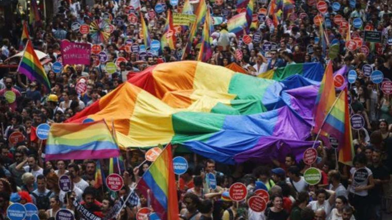 Onur Yürüyüşü öncesi LGBTİ+ komitesi'nden Başaran Cumhuriyet'te konuştu