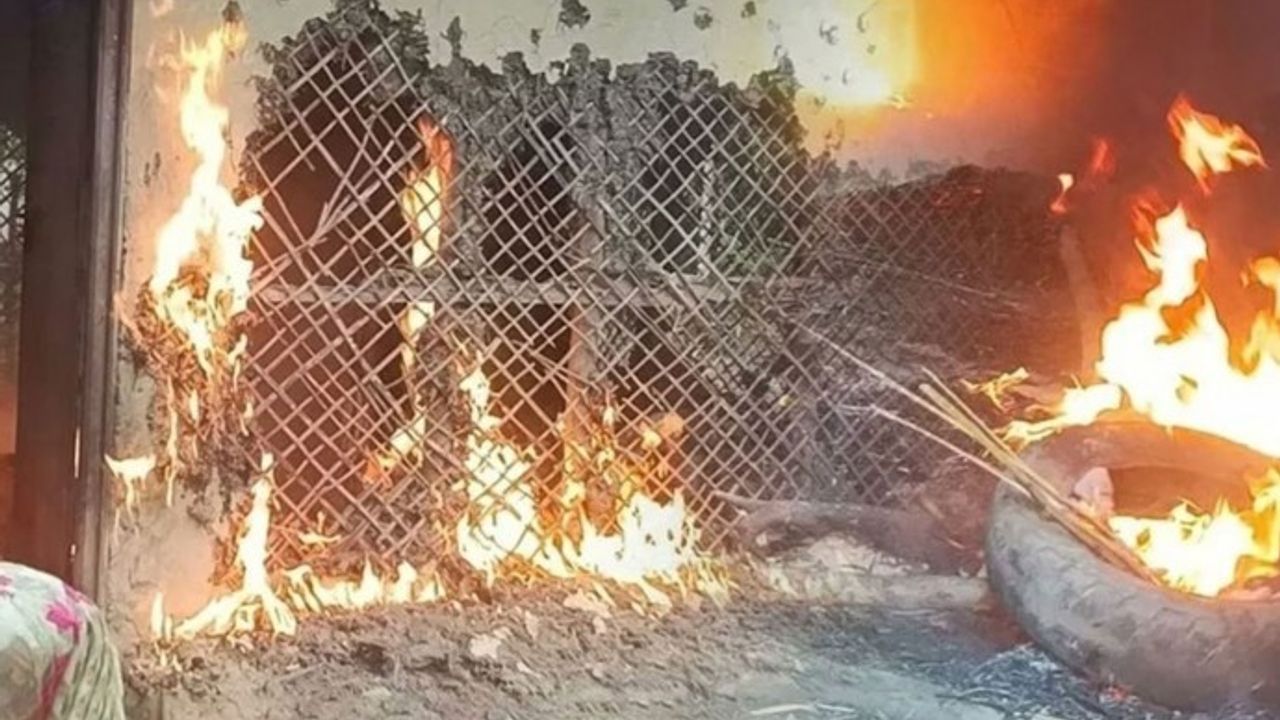 Hindistan’da kadınlar çete liderinin evini ateşe verdi