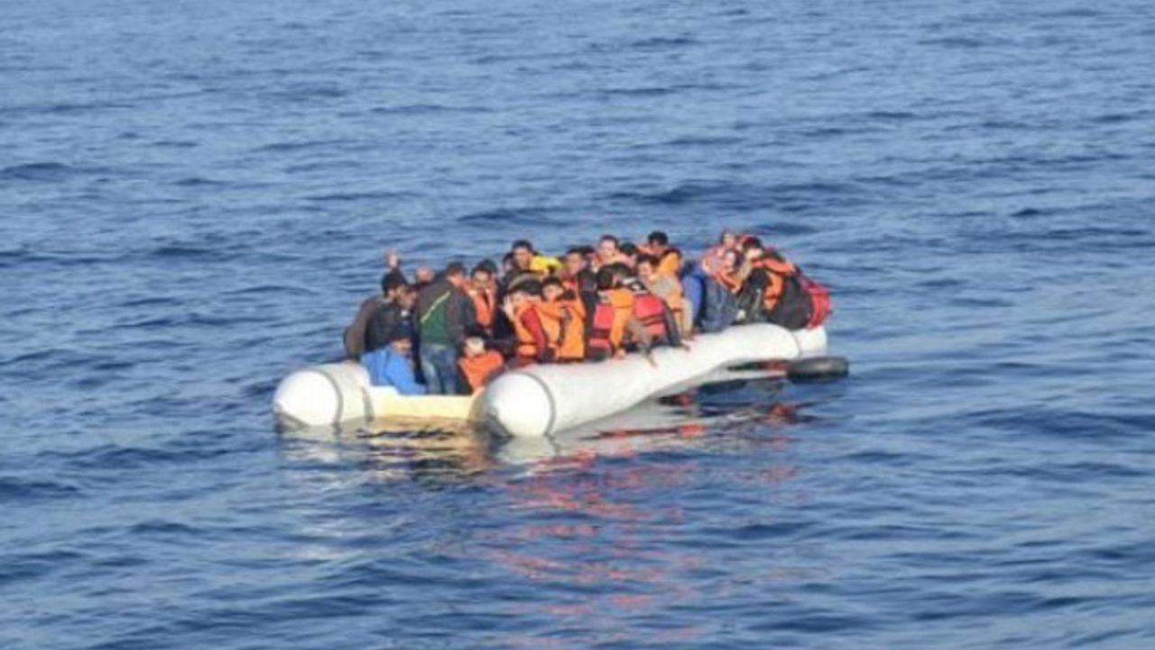 Mülteci botu battı: 51 ölü
