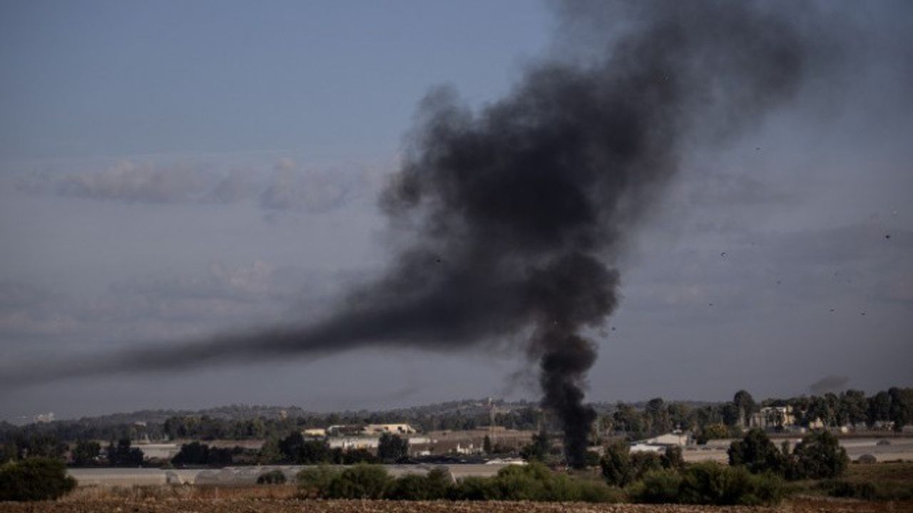 Hamas roketlerle vurdu... İsrail operasyon başlattı!