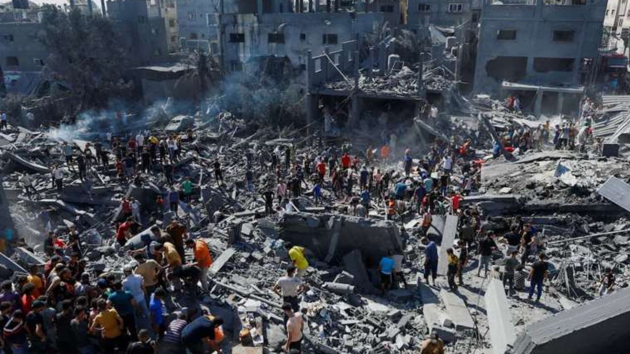 İsrail’in Gazze Şeridi’ne havadan, karadan ve denizden vuruldu!