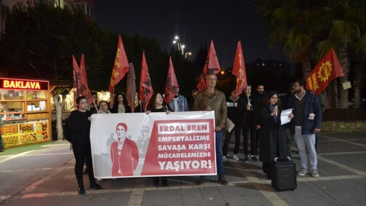 Erdal Eren Adana’da anıldı: Gençlik çaresiz değil