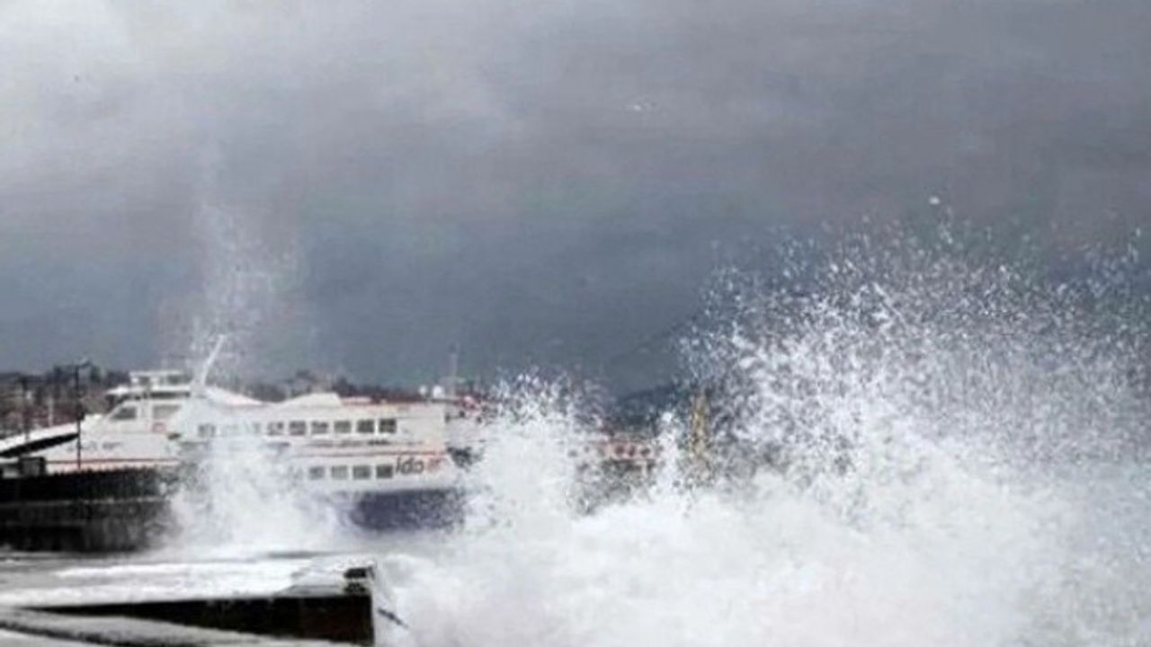 Marmara'da deniz ulaşımı durdu