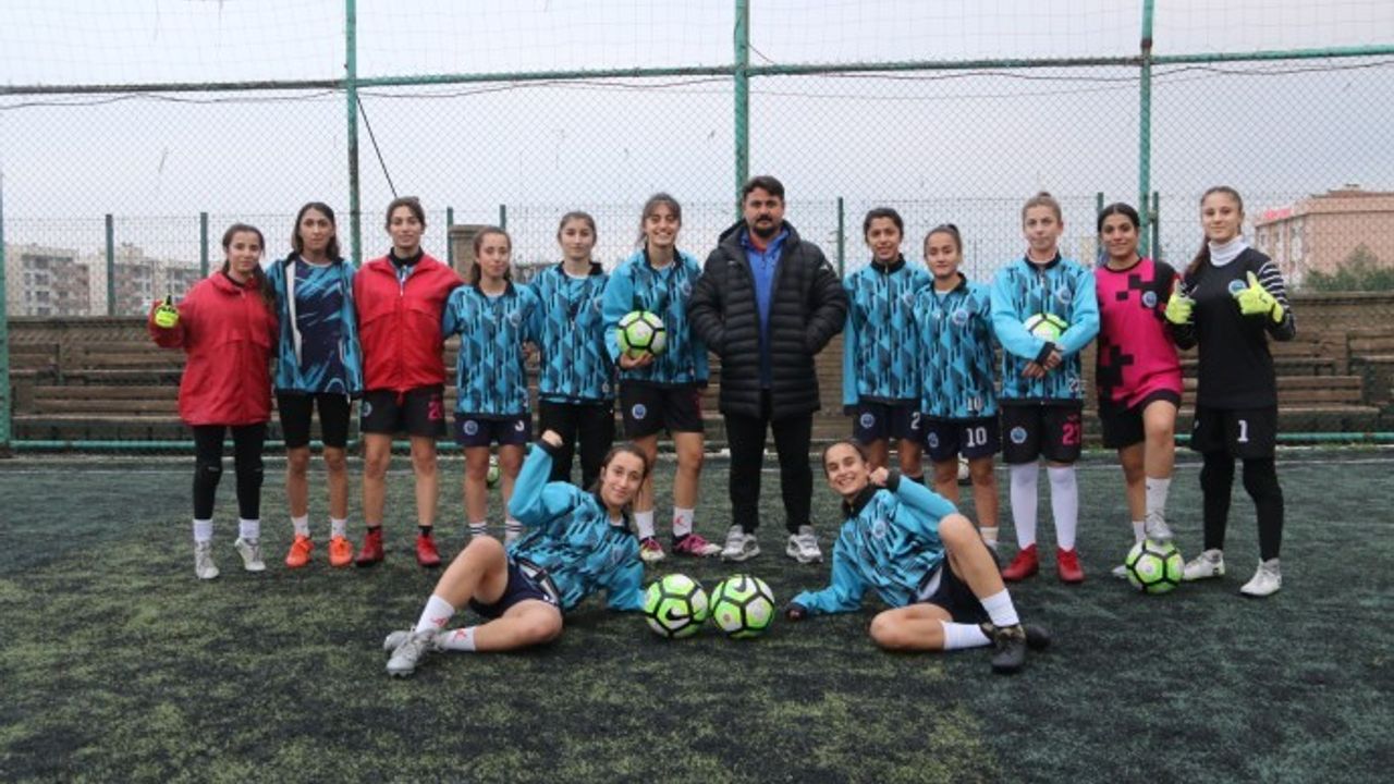 Silopiya Kadın Futbol Takımı şampiyon olarak üst lige çıktı