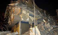 Amed’te ağır hasarlı bina çöktü
