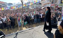 Leyla Zana Bitlis'te konuştu: Kürtler de Türkler de savaştan yoruldu