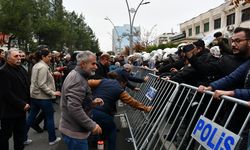 Kayyım protestolarında en az 83 kişi gözaltına alındı.