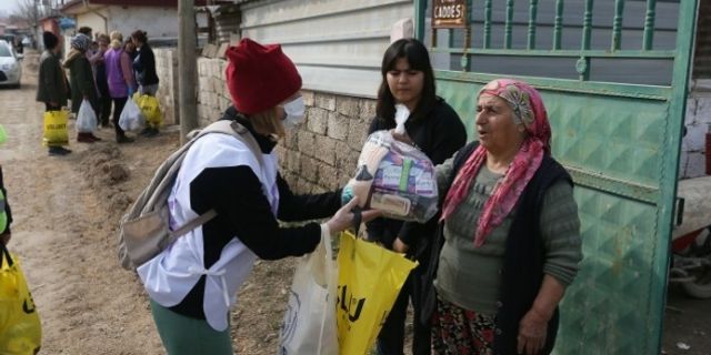 Depremzede kadınlara dayanışma ziyareti