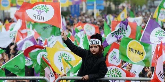 7 Haziran 2015: HDP seçim barajını aştı 32 kadın vekil seçildi