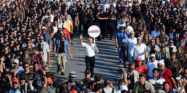 6’lı masanın kırık ayaklarına rağmen Kılıçdaroğlu, Cumhuriyet ve Demokratik Cumhuriyet savunucuları başardılar…