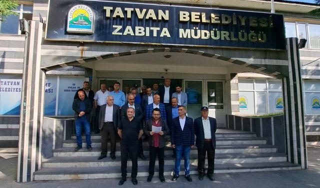 HDP’li meclis üyeleri  Bitlis ve Tatvan belediyelerin taşınmaz satışını protesto etti