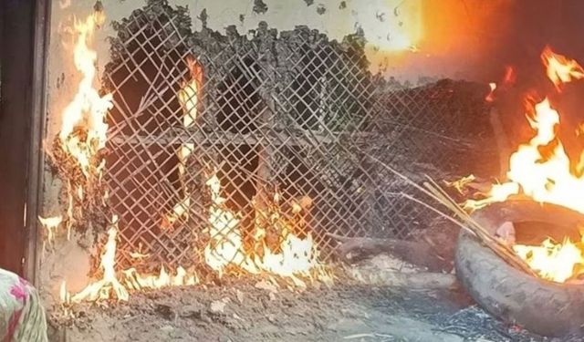 Hindistan’da kadınlar çete liderinin evini ateşe verdi