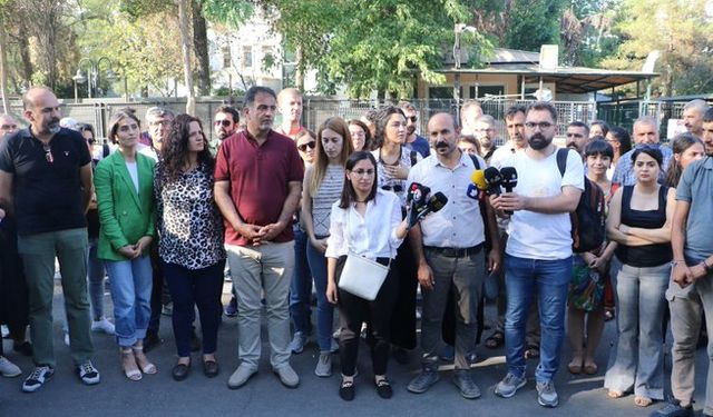 Gazeteciler tahliye edildi: 13 aylık hukuksuzluk son buldu