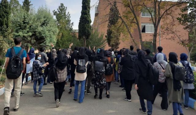 İranlı öğrencilerden ‘Geri dönüyoruz’ bildirisi