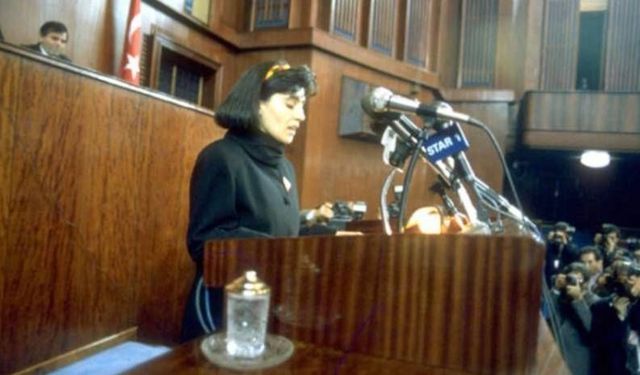 6 Kasım 1991: Leyla Zana Meclis’te Kürtçe konuştu