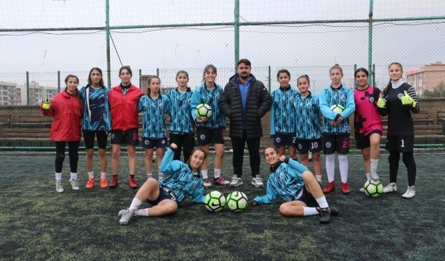 Silopiya Kadın Futbol Takımı şampiyon olarak üst lige çıktı