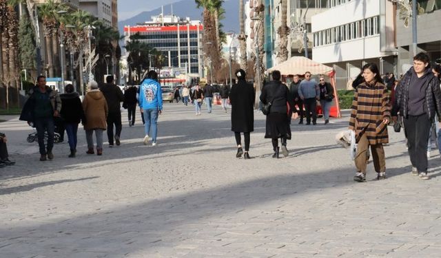 İzmirliler: Eve eli boş dönüyoruz