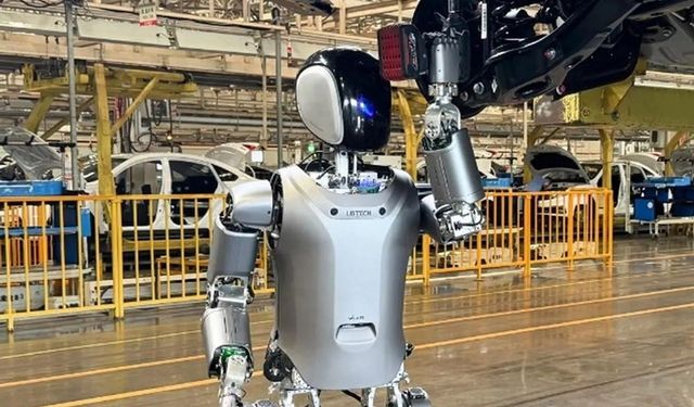 Çin'deki araçlar insansı robotlarla üretilmeye başlandı!