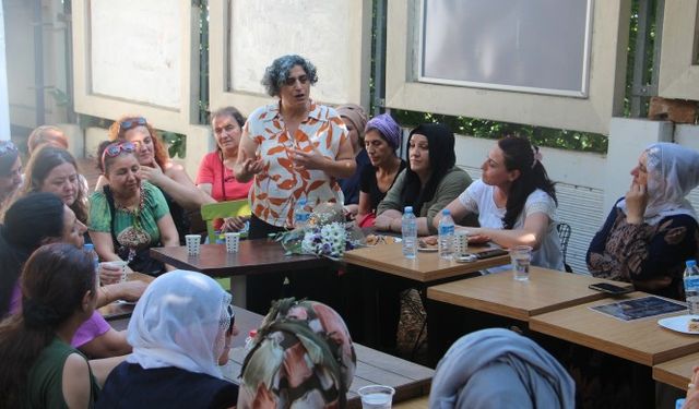 Tuncel, İstanbul'da kadınlarla bir araya geldi