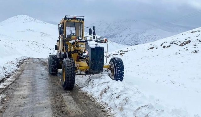 Van’da 158 mahallenin yolu kapandı