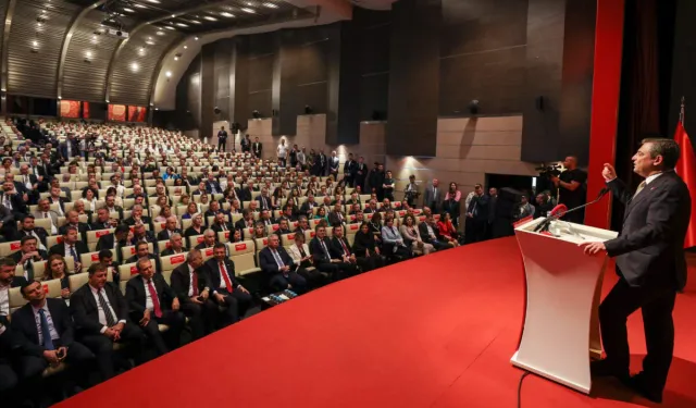 Özgür, belediye başkanlarını Ankara’da toplantıya çağırdı