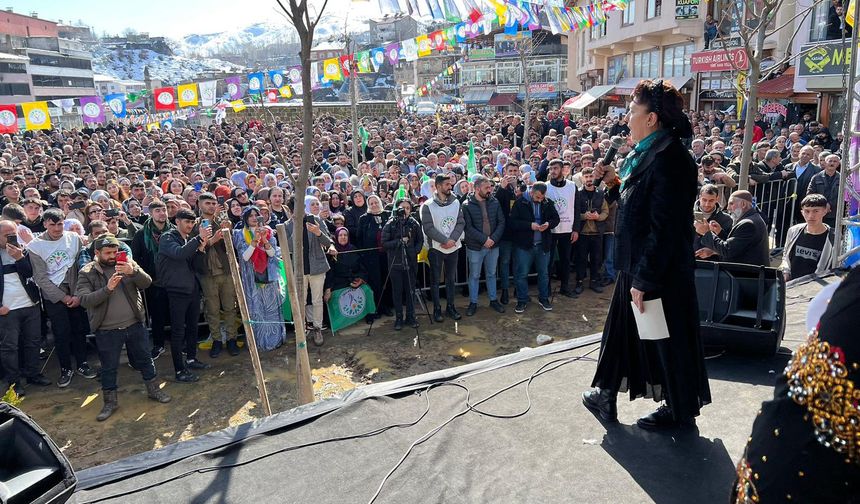 Leyla Zana Bitlis'te konuştu: Gelin, barışı kuralım