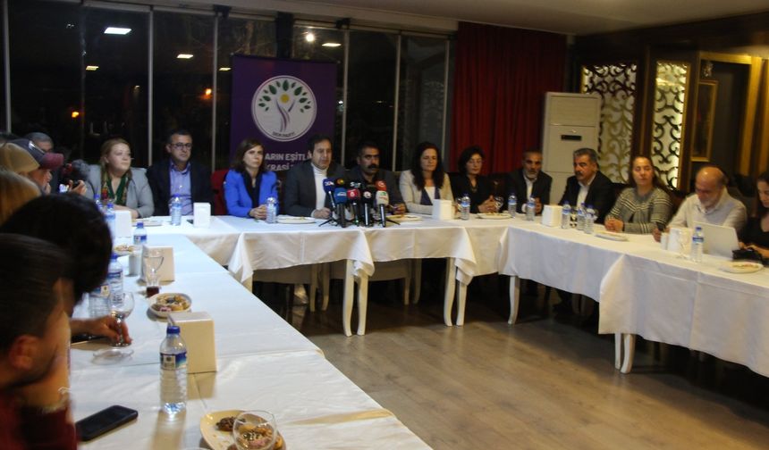 DEM Parti Amed'de gazetecilerle buluştu
