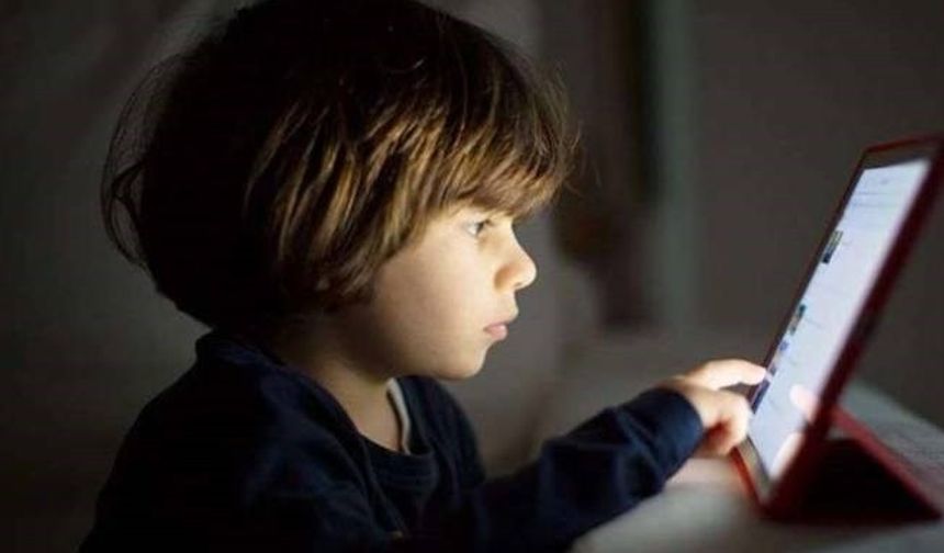 Ekrana fazla bakmak çocuklarda miyopa yol açıyor