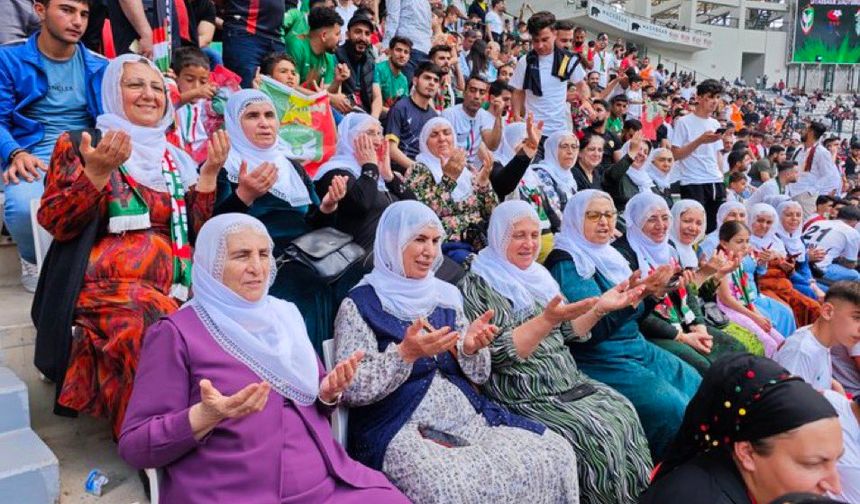 Barış annelerinden Amedspor'a şampiyonluk duası