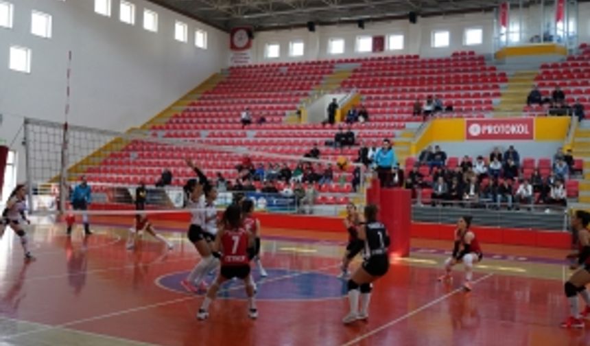 DBB Kadın Voleybol Takımı gruptaki puanını 18’e çıkardı