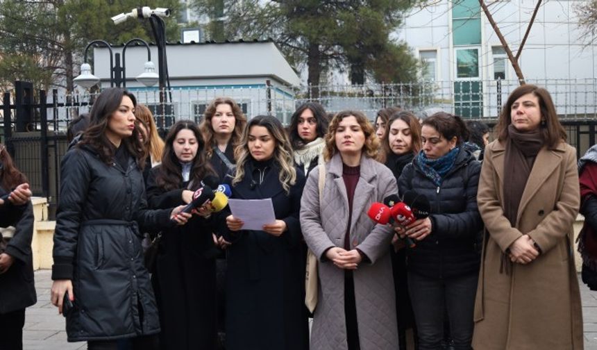 Kadınlar adliyede: Narin ve Rojin’in davasının takipçisiyiz